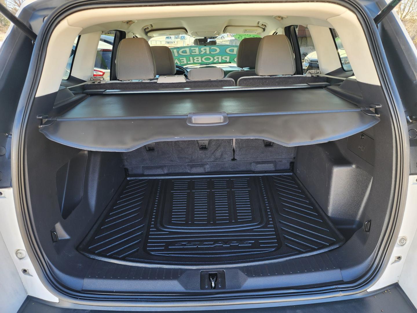 2015 WHITE Ford Escape SE (1FMCU9GX4FU) with an 1.6L L4 DOHC 16V engine, 6-Speed Automatic transmission, located at 2660 S.Garland Avenue, Garland, TX, 75041, (469) 298-3118, 32.885551, -96.655602 - Welcome to DallasAutos4Less, one of the Premier BUY HERE PAY HERE Dealers in the North Dallas Area. We specialize in financing to people with NO CREDIT or BAD CREDIT. We need proof of income, proof of residence, and a ID. Come buy your new car from us today!! This is a Super Clean 2015 FORD ESCAP - Photo#17